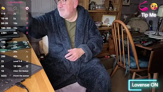 Adamdaddybear online show from 10/20/25, 07:42