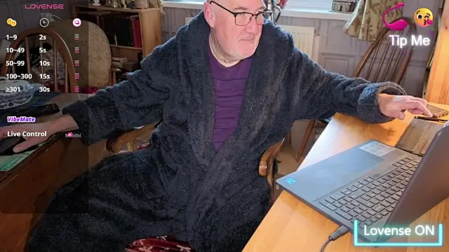 Adamdaddybear online show from 11/05/25, 08:03