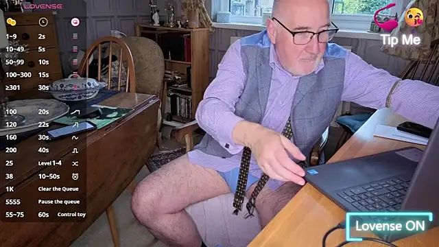 Adamdaddybear online show from 11/06/25, 02:51