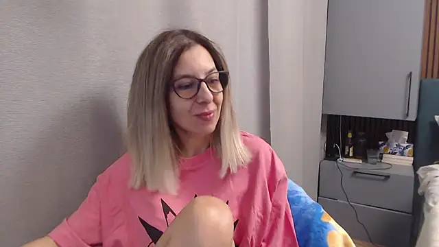 Snapshot of SukyGirl chatting on 01/01/25, 11:27 SukyGirl online show from 01/01/25, 11:27