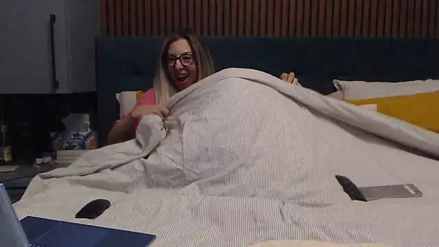 Snapshot of SukyGirl chatting on 01/01/25, 02:31 SukyGirl online show from 01/01/25, 02:31