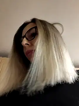 Snapshot of SukyGirl chatting on 01/03/25, 05:28 SukyGirl online show from 01/03/25, 05:28