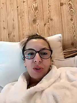 Snapshot of SukyGirl chatting on 01/08/25, 11:21 SukyGirl online show from 01/08/25, 11:21