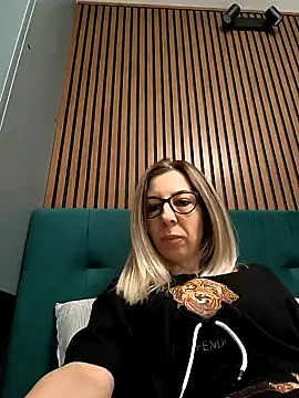 Snapshot of SukyGirl chatting on 01/21/25, 04:21 SukyGirl online show from 01/21/25, 04:21