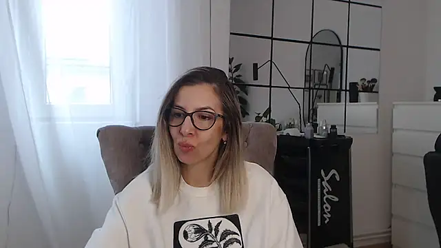 Snapshot of SukyGirl chatting on 01/25/25, 08:31 SukyGirl online show from 01/25/25, 08:31