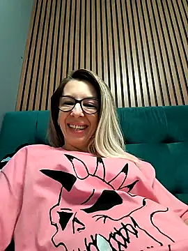 Snapshot of SukyGirl chatting on 01/31/25, 12:28 SukyGirl online show from 01/31/25, 12:28