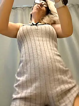 Snapshot of SukyGirl chatting on 02/02/25, 08:24 SukyGirl online show from 02/02/25, 08:24