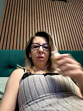 Snapshot of SukyGirl chatting on 02/06/25, 05:25 SukyGirl online show from 02/06/25, 05:25