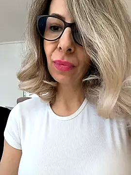 Snapshot of SukyGirl chatting on 02/07/25, 11:45 SukyGirl online show from 02/07/25, 11:45