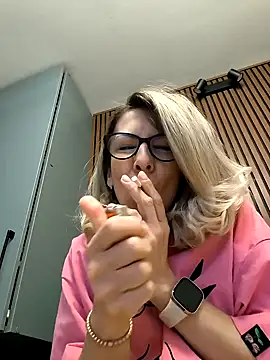 Snapshot of SukyGirl chatting on 02/09/25, 08:33 SukyGirl online show from 02/09/25, 08:33