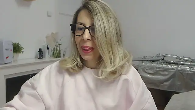 Snapshot of SukyGirl chatting on 02/10/25, 09:36 SukyGirl online show from 02/10/25, 09:36