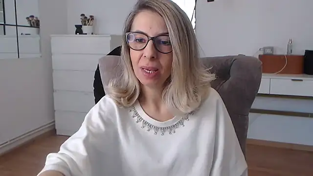 Snapshot of SukyGirl chatting on 02/11/25, 08:48 SukyGirl online show from 02/11/25, 08:48