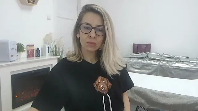 Snapshot of SukyGirl chatting on 02/20/25, 12:04 SukyGirl online show from 02/20/25, 12:04