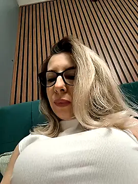 Snapshot of SukyGirl chatting on 02/25/25, 05:08 SukyGirl online show from 02/25/25, 05:08