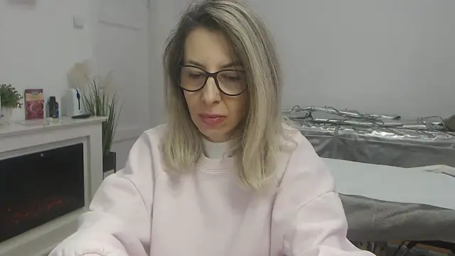 Snapshot of SukyGirl chatting on 02/25/25, 08:14 SukyGirl online show from 02/25/25, 08:14