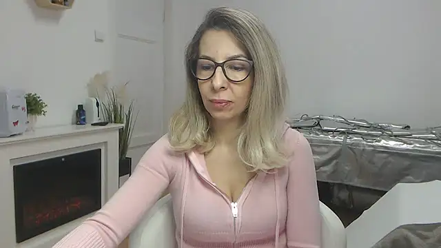 Snapshot of SukyGirl chatting on 02/27/25, 06:50 SukyGirl online show from 02/27/25, 06:50