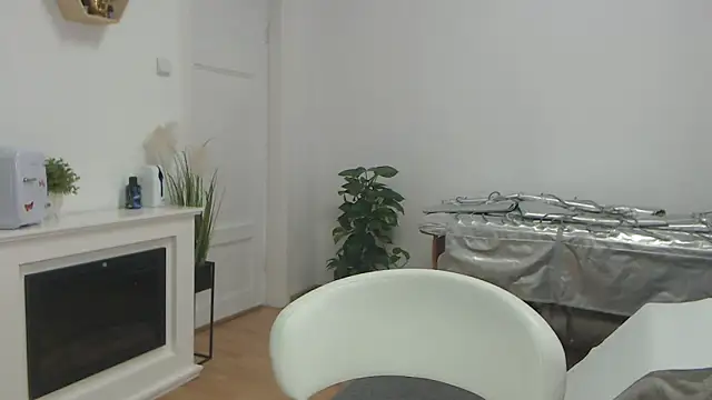 Snapshot of SukyGirl chatting on 02/27/25, 09:54 SukyGirl online show from 02/27/25, 09:54