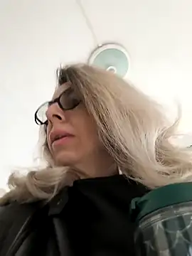 Snapshot of SukyGirl chatting on 02/28/25, 06:43 SukyGirl online show from 02/28/25, 06:43