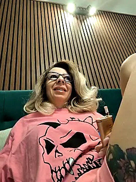 Snapshot of SukyGirl chatting on 03/02/25, 06:48 SukyGirl online show from 03/02/25, 06:48