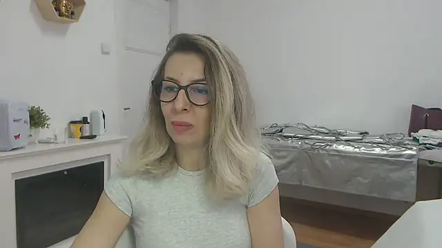 Snapshot of SukyGirl chatting on 03/05/25, 08:54 SukyGirl online show from 03/05/25, 08:54