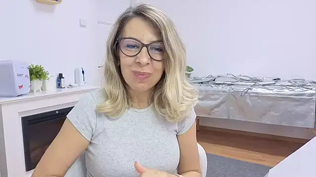 Snapshot of SukyGirl chatting on 03/13/25, 08:48 SukyGirl online show from 03/13/25, 08:48