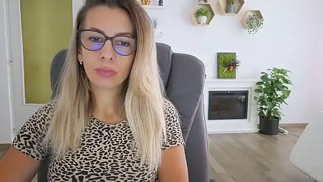 Snapshot of SukyGirl chatting on 09/10/25, 06:57 SukyGirl online show from 09/10/25, 06:57