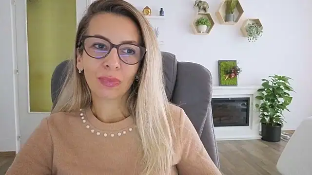 Snapshot of SukyGirl chatting on 09/11/25, 07:19 SukyGirl online show from 09/11/25, 07:19