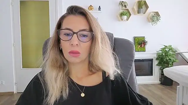 Snapshot of SukyGirl chatting on 09/23/25, 06:49 SukyGirl online show from 09/23/25, 06:49