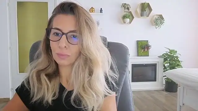 Snapshot of SukyGirl chatting on 09/25/25, 07:34 SukyGirl online show from 09/25/25, 07:34