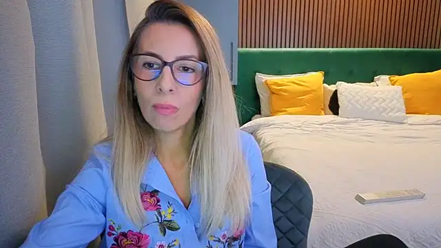 Snapshot of SukyGirl chatting on 09/30/25, 02:11 SukyGirl online show from 09/30/25, 02:11