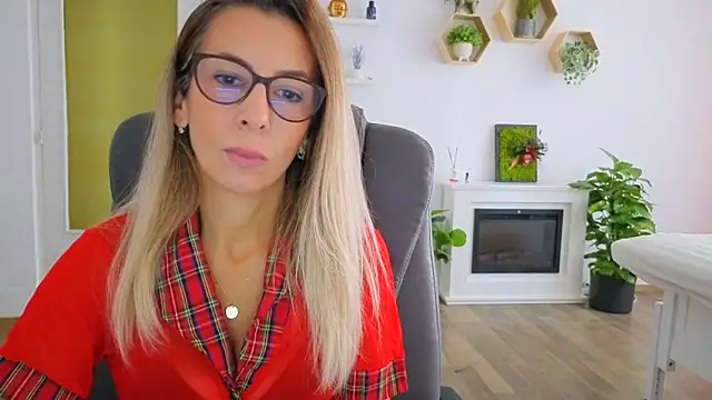 Snapshot of SukyGirl chatting on 10/01/25, 06:08 SukyGirl online show from 10/01/25, 06:08