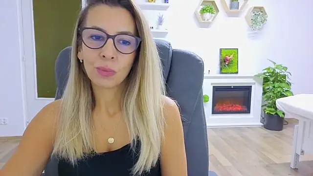 Snapshot of SukyGirl chatting on 10/07/25, 07:27 SukyGirl online show from 10/07/25, 07:27