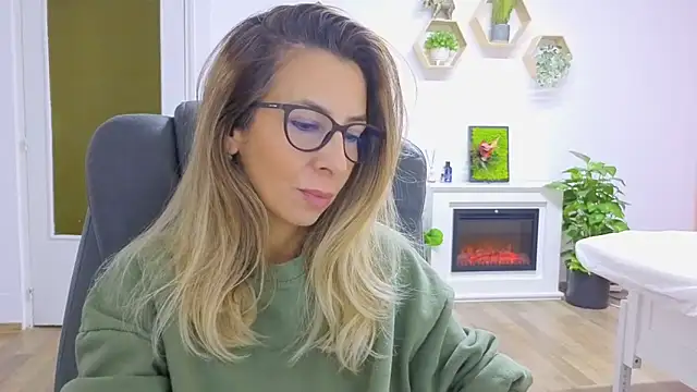 Snapshot of SukyGirl chatting on 10/13/25, 07:41 SukyGirl online show from 10/13/25, 07:41