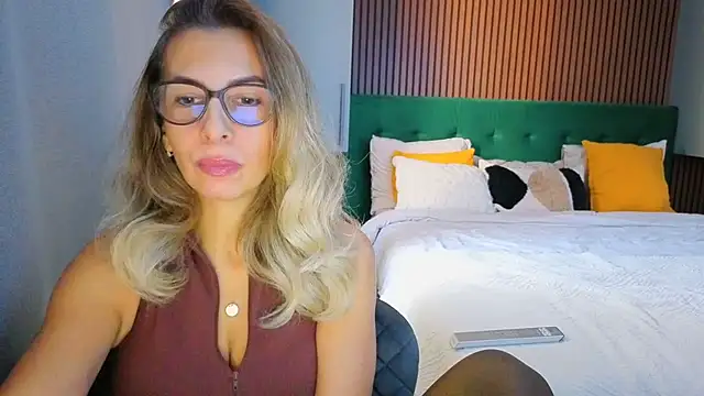 Snapshot of SukyGirl chatting on 10/17/25, 09:56 SukyGirl online show from 10/17/25, 09:56