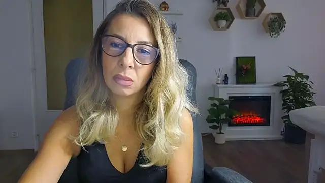 Snapshot of SukyGirl chatting on 10/20/25, 07:31 SukyGirl online show from 10/20/25, 07:31