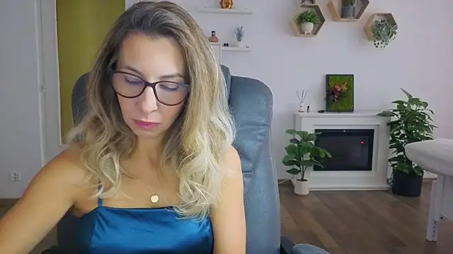 Snapshot of SukyGirl chatting on 10/23/25, 07:40 SukyGirl online show from 10/23/25, 07:40