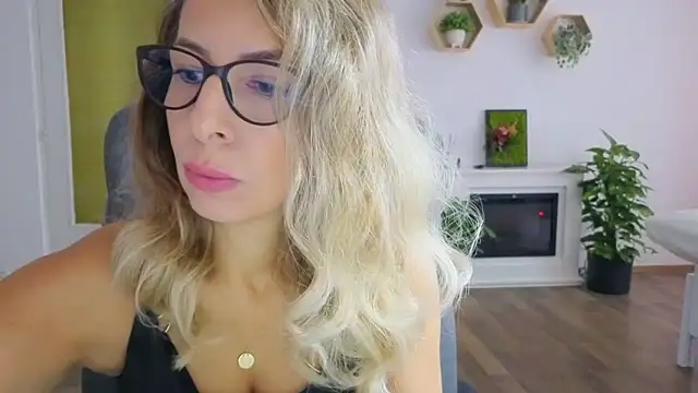 Snapshot of SukyGirl chatting on 10/28/25, 07:45 SukyGirl online show from 10/28/25, 07:45