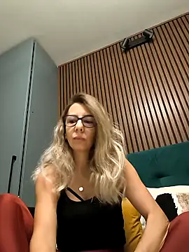 Snapshot of SukyGirl chatting on 11/05/25, 07:41 SukyGirl online show from 11/05/25, 07:41