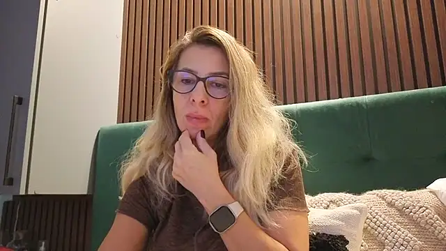 Snapshot of SukyGirl chatting on 11/12/25, 11:10 SukyGirl online show from 11/12/25, 11:10