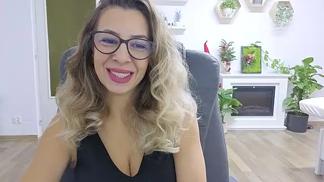 Snapshot of SukyGirl chatting on 11/25/25, 08:58 SukyGirl online show from 11/25/25, 08:58