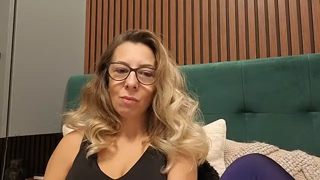 Snapshot of SukyGirl chatting on 11/26/25, 11:22 SukyGirl online show from 11/26/25, 11:22