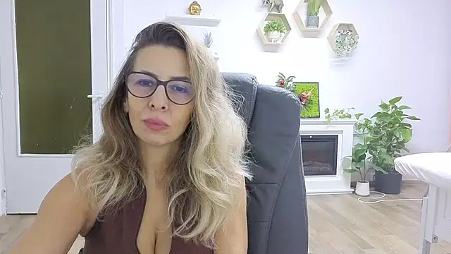 Snapshot of SukyGirl chatting on 11/29/25, 11:02 SukyGirl online show from 11/29/25, 11:02