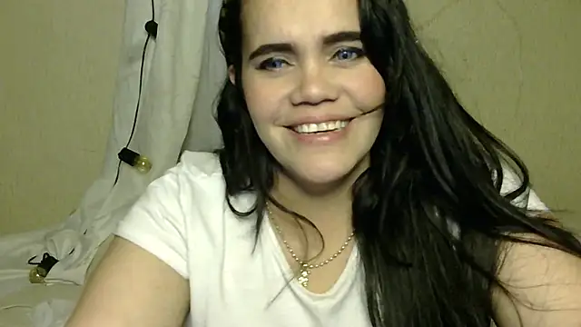 Snapshot of blue_angel33 chatting on 12/03/24, 02:25 blue angel33 online show from 12/03/24, 02:25