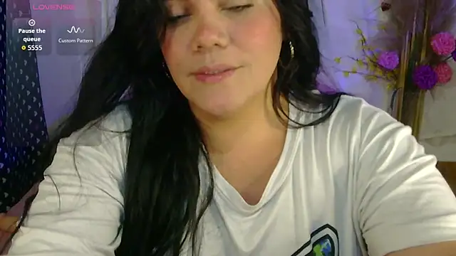 Snapshot of blue_angel33 chatting on 05/21/26, 01:45 blue angel33 online show from 05/21/26, 01:45