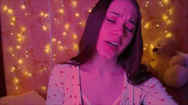 fluffy kitty  online show from 02/24/26, 06:28