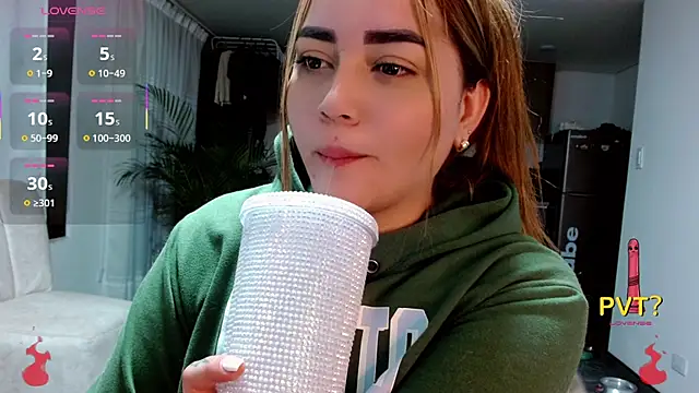 Lucia star   online show from 11/14/25, 01:15