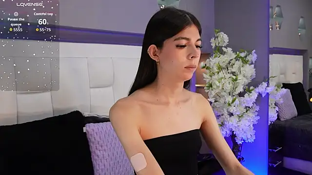 CuteAri online show from 11/02/25, 08:33