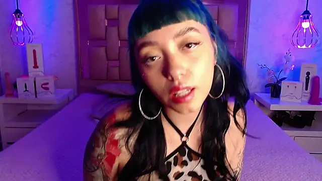 GigiVolkova online show from 01/02/25, 10:33