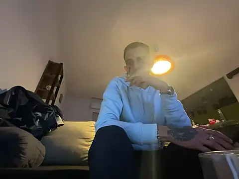 Snapshot of Rebeu313 chatting on 01/01/25, 06:47 Rebeu313 online show from 01/01/25, 06:47