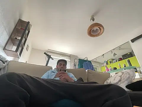 Snapshot of Rebeu313 chatting on 02/11/25, 12:48 Rebeu313 online show from 02/11/25, 12:48